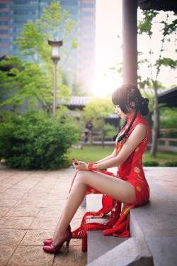 namiyorirobinha:  vostone:  Legs, legs, legs!Lei Fang   凛