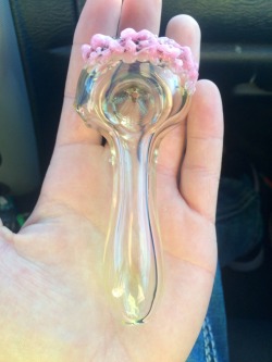 weed-breath:  dazedsins:  My new cherry blossom pipe🌸  This