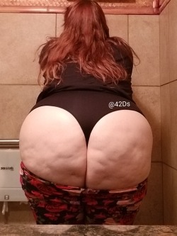 42ds:  ❤shapedOh,  you think you can handle this much ass?I’ve
