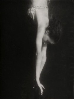 inneroptics:   L'eau (1935) - Pierre Boucher   https://painted-face.com/