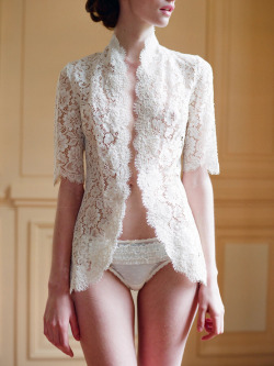 bridelingerie:  amazing lace details 