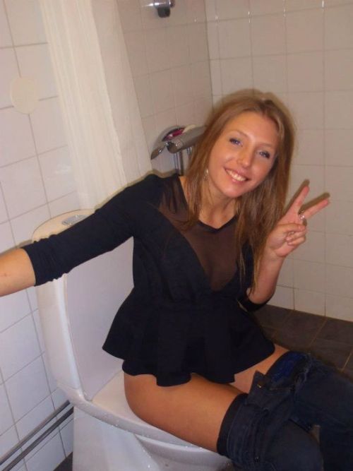 dimitrivegas:  Pooping girl