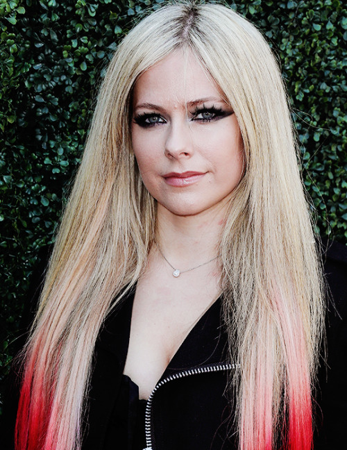gettingscrazy:  Avril Lavigne - Variety’s Hitmakers Brunch