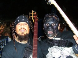 2 bass legends (Fieldy and Paul Gray)