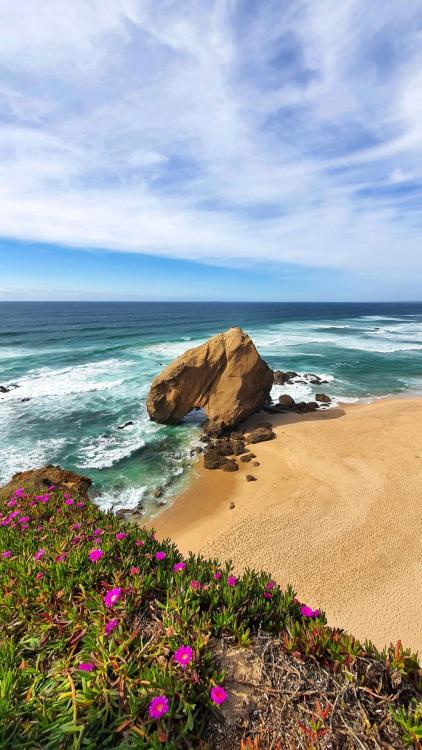 earthpictureshere:The view at Miradouro da Praia Formosa, Santa