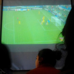 •Aqui viendo el futboll en clase de formación cívica y ética