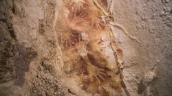 sixpenceee:  Ghostly 40,000-year-old handprints from a cave wall