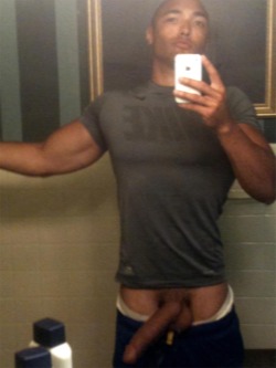 sexyboysnbigdicks:  Nice body and dick 