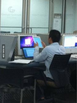 9gag:   Some people just never have enough   tedy no trabalho