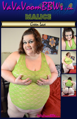 Malice shows off her massive belly and booty in her new lace