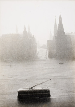 last-picture-show: Lisa Larsen, Streets in Moscow on a rainy