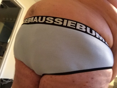 smother-me-in-ur-blubber:  chubbydudefl79:  New blue underwear. #Chubby #Chub #Gay #Underwear  Fucking hot. Let me in there so I can suck that cock of yours. Smother me under that huge blubber belly. Woof.  Them’s some lovely #thighpads (those littl