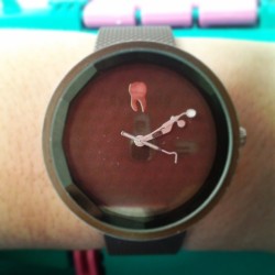 everydayisummer:  El supercool reloj de anita! #watch #clock