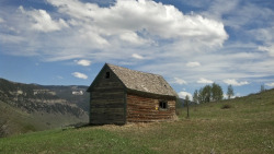 cabinporn:  Abandoned building on Meadow Mountain Trail, Minturn,