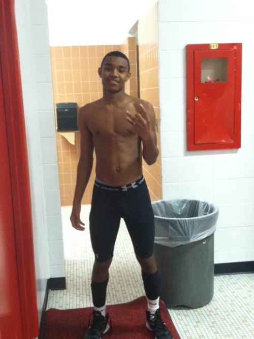 neverkissandtellmuahh:  Markel Mcclendon he is star athlete at Holmes High School, He funny, he so sexy and he know how to hoop. Plus his mom is hilarious. He cute af but his dick aint really that big but he is definitely fuckable!