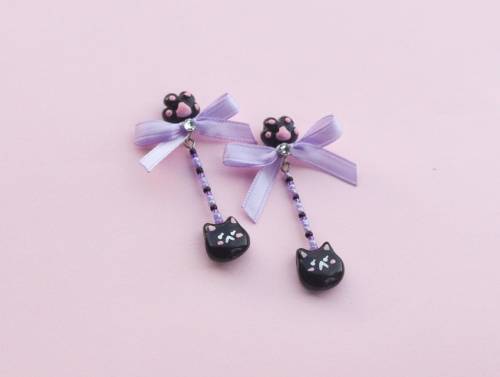 figdays:    Black cat dangle earrings //   Reytorra  