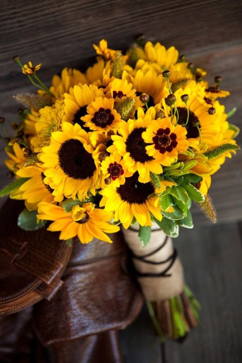 thepaintedbench:  Sunflower Bouquet 
