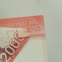 paz-con-canela:   Veinte mil #besos … #chile 