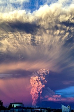 wolverxne:  Erupción Volcán Calbuco - Chile | by: { Max Perez