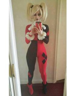 kamikame-cosplay:  Harley Quinn by the pretty Enji Night 