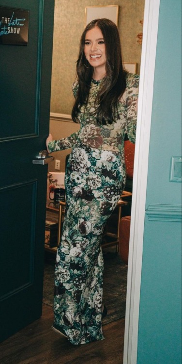 baddestbitchesglobal:Hailee Steinfeld