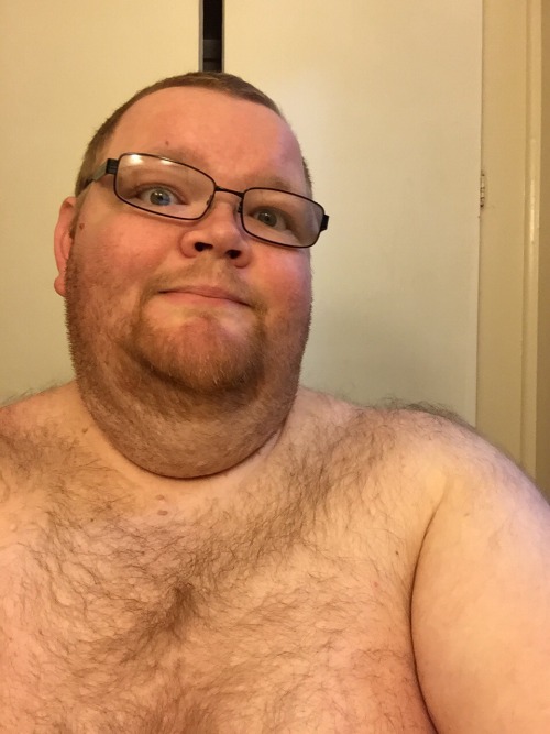 superchub1976:  Relaxing on Saturday. Need someone to play with!!   Mmm… so much belly to play with