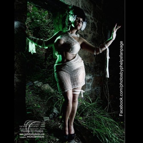 Here is an example of when I’m like OMG this lighting is fire and real no photoshop and when I snapped this shot. I knew I had the defining shot of the bride of Frankenstein model is jerseys own Crystal Rose @crystalrosemua #art #hips #frankenstein
