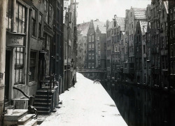 whoreofwar:  Winter in Amsterdam, 1917. 