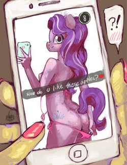 mon-petit-hae:  Applebloom and DT Snapchat.“Oh a snap from