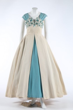 fripperiesandfobs:  Norman Hartnell evening dress ca. 1953 From