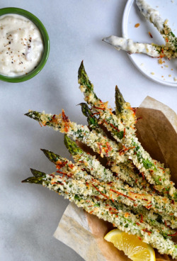 intensefoodcravings:  Baked Asparagus Fries with Roasted Garlic