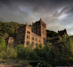 huffingtonpost:  Abandoned Castles, Châteaux And City Halls