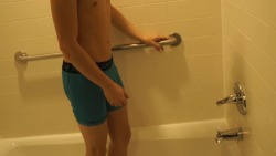 male-celebs-naked:  Taylor caniff ice bucket challenge/ condom