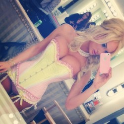 partyandshitd00d:     follow our party blog xx http://partyandshitd00d.tumblr.com/
