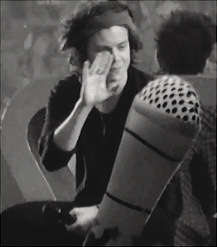 ohstylesno:  Did he just catch a blowing kiss?  