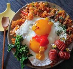food-porn-diary:  Cute Winnie the Pooh on fried rice.  @cjriveralopez