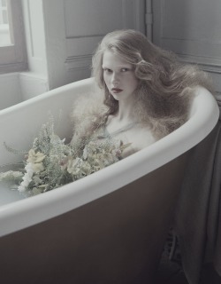  ‘Bathing Grace’ photographed by Andrew Yee for How to Spend