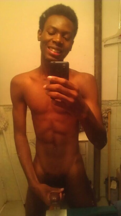 chocobussy:  SexyðŸ”¥ðŸ”¥ðŸ˜ðŸ˜âœ‹  Please follow:1.http://nudeselfshots-blackmen.tumblr.com/2.http://gayhornythingz.tumblr.com/3.http://nudeselfshotsofmen.tumblr.com/