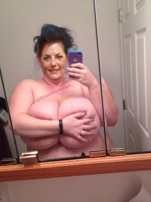 Selfies are sexy; Curvy women are very sexy…Therefore… 