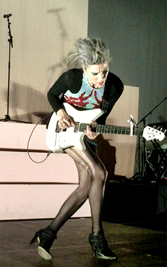 rooomusic:  St. Vincent - Rome, 11.16.14 |  my photos 