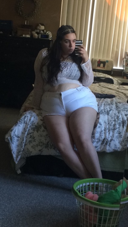 fattydelrey:  tell me im cute and chubby 