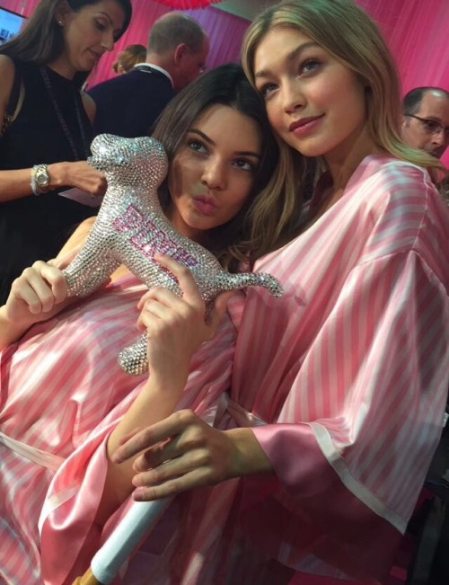 keeping-up-with-the-jenners:  Kendall & Gigi backstage at Victoria’s secret fashion show 