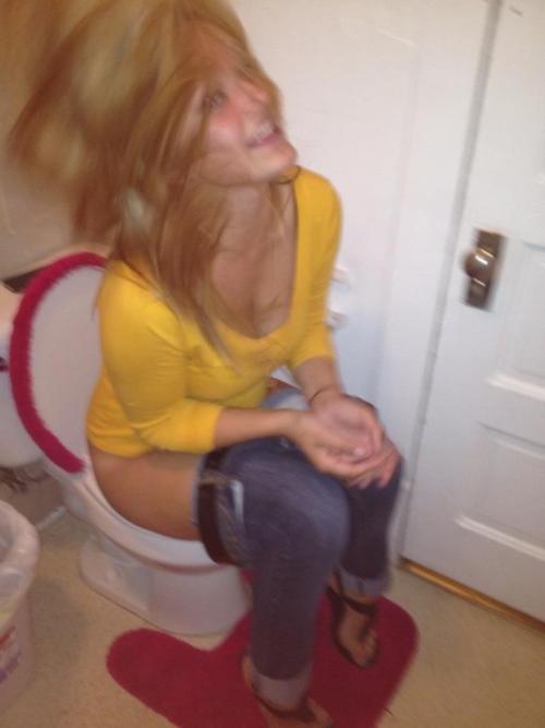 dimitrivegas:  Watching her poop