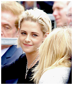 Kristen stewart at Jodie Foster’s Walk of Fame Ceremony (may 4, 2016)