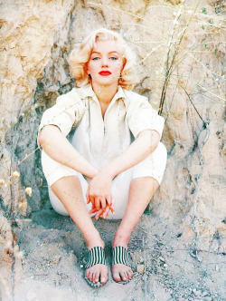 missmonroes:  Marilyn Monroe photographed by Milton Greene, 1953