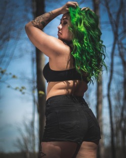 heyyannna:  my hair was poppin today💚 photos like these help