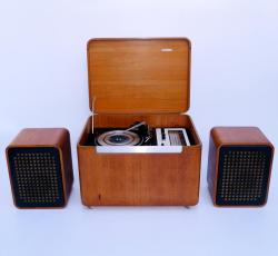 midcenturymodernfreak:  Rare 1970s Murphy “Stereo Cube“
