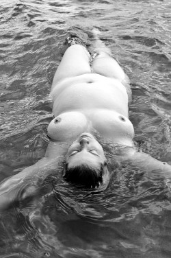 tlcrmtphotography:  Skinny Dipping II Photography by hubby Editing by me B/W 