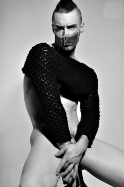 you-o-nly-liv-e-once:   ‘Master of Disguise’ Model:Tony Apollo