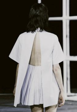 thefashiondontlivewithoutvogue:  Edie Campbell - Alexander Wang